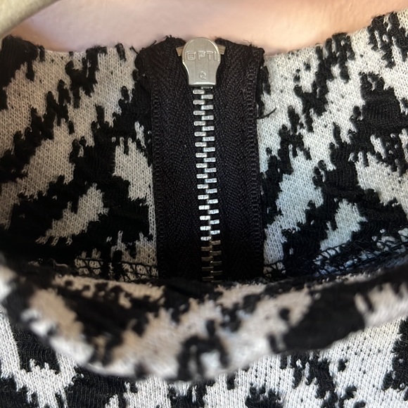 H&M Textured Cotton-blend Zip Mock Neck 3/4 Sleeve Skater Dress Size S - Picture 5 of 8